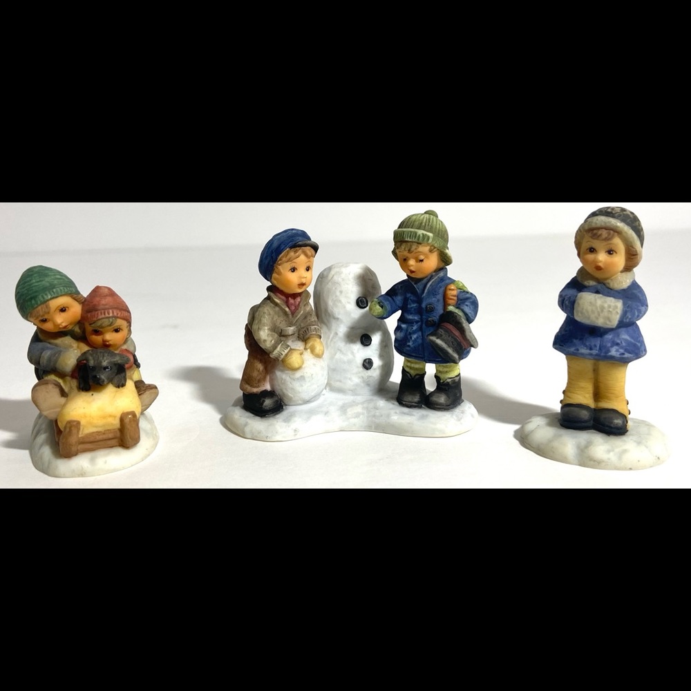 HAWTHORNE VILLAGE “RARE”-  SNOWY FUN FOR EVERYONE